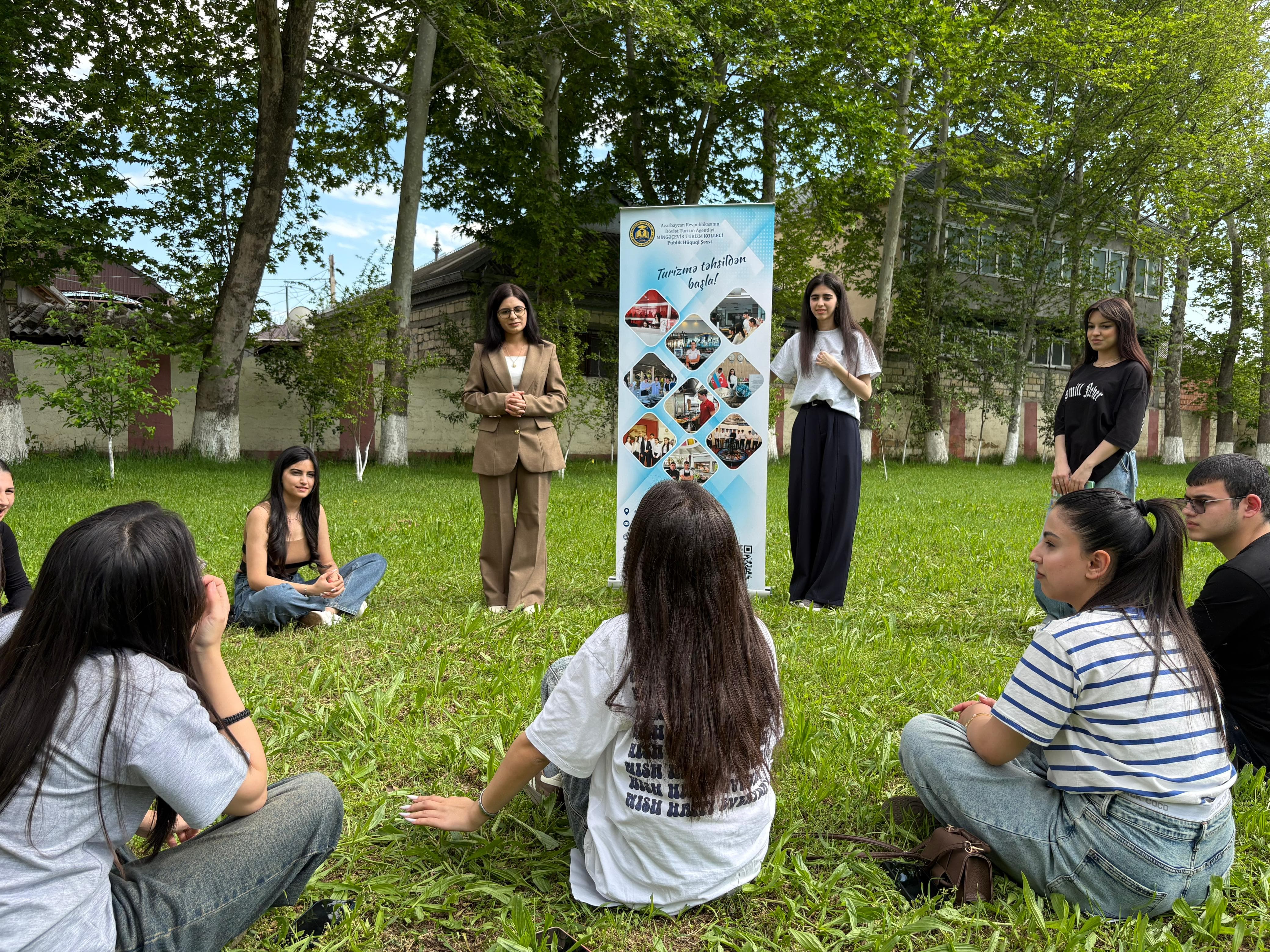 Mingəçevir Turizm Kollecində tələbələrin iştirakı ilə “Effektiv ünsiyyət və dostluq münasibətləri” mövzusunda qrupdaxili görüş keçirilib