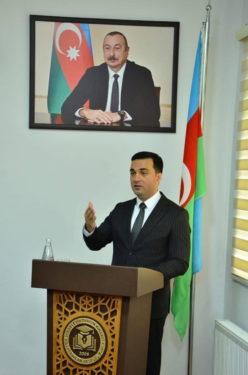 Əziz məzunlar, hörmətli müəllimlər və dəyərli valideynlər!